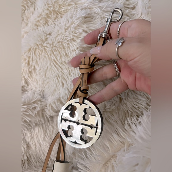 Tory Burch Miller Metallic Tassel Keychain Bag Charm - Picture 2 of 4
